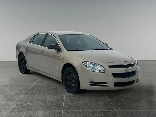 2008 Chevrolet Malibu LS / FWD - Photo 9