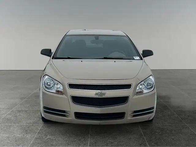 2008 Chevrolet Malibu LS / FWD - Photo 10
