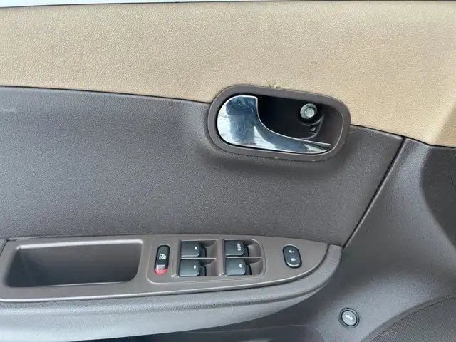 2008 Chevrolet Malibu LS / FWD - Photo 12
