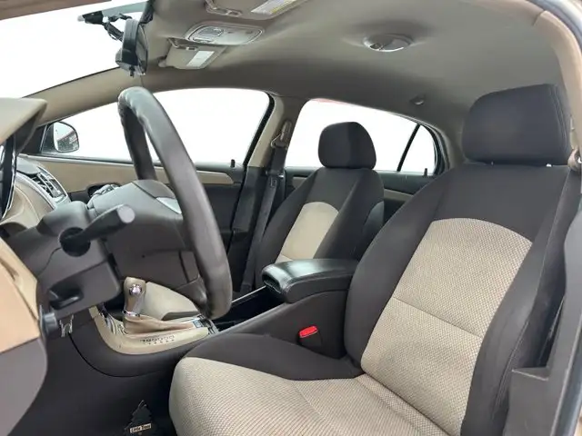 2008 Chevrolet Malibu LS / FWD - Photo 13