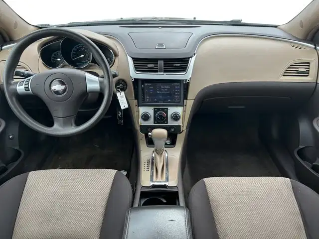 2008 Chevrolet Malibu LS / FWD - Photo 14
