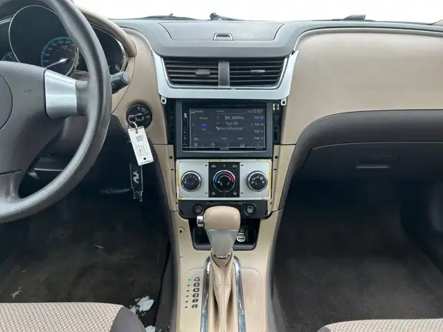 2008 Chevrolet Malibu LS / FWD - Photo 16