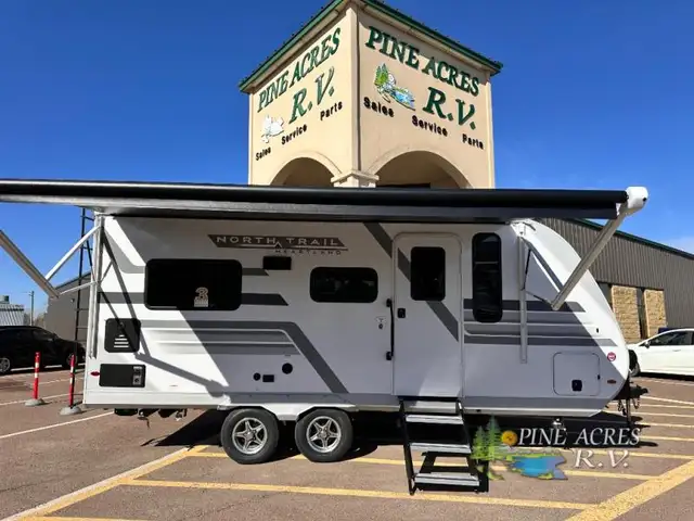 2026 Heartland North Trail 190MB Murphy Bed & Light Couples