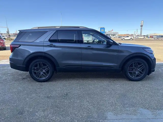 2026 Ford Explorer ST 400A - Photo 10