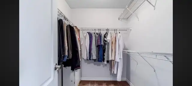 Shared Master bedroom in Brampton Townhome - Photo 4