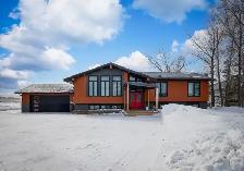 Beautifully Updated 5bdrm Family Home sitting on prime 2.5acres