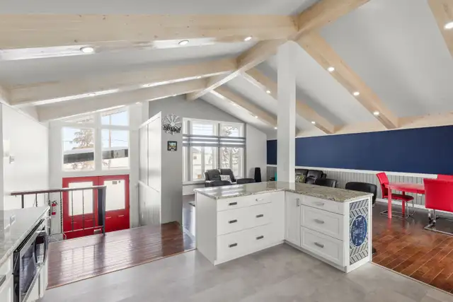 Beautifully Updated 5bdrm Family Home sitting on prime 2.5acres - Photo 2