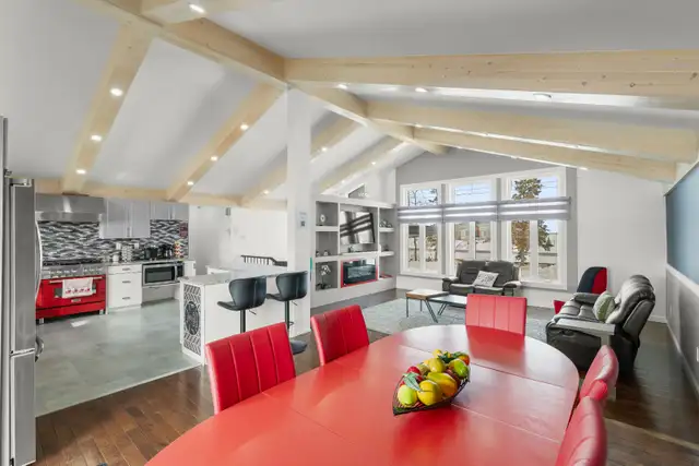 Beautifully Updated 5bdrm Family Home sitting on prime 2.5acres - Photo 5