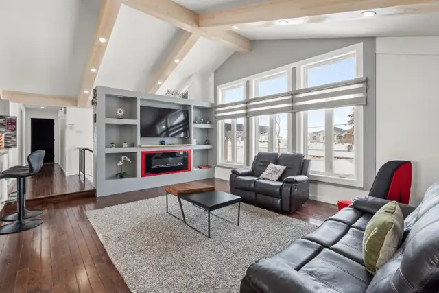 Beautifully Updated 5bdrm Family Home sitting on prime 2.5acres - Photo 6