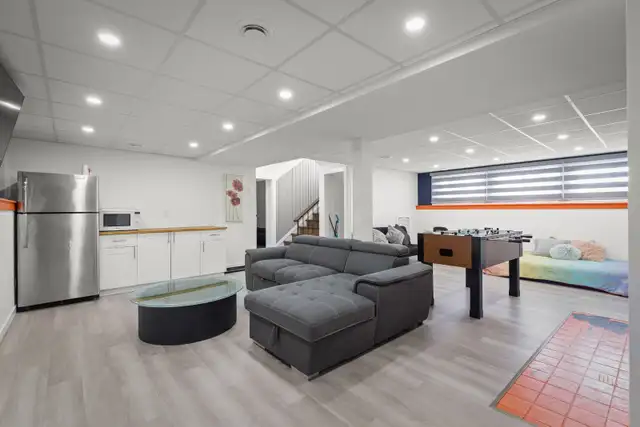 Beautifully Updated 5bdrm Family Home sitting on prime 2.5acres - Photo 9