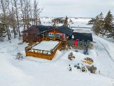 Beautifully Updated 5bdrm Family Home sitting on prime 2.5acres - Photo 10