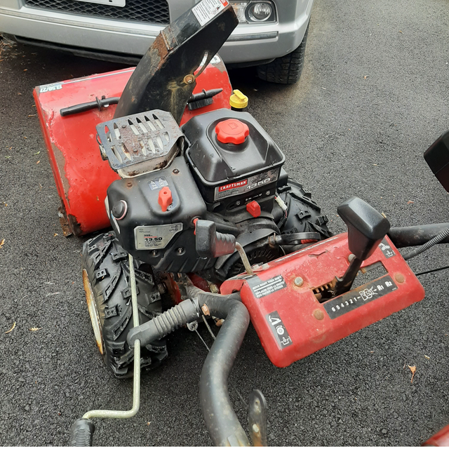 Briggs and Stratton Craftsman SnowBlower - Photo 3