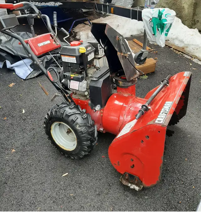 Briggs and Stratton Craftsman SnowBlower - Photo 5