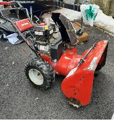 Briggs and Stratton Craftsman SnowBlower - Photo 5