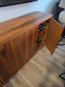 Beautiful Side Board/Hallway Cabinet - Photo 3