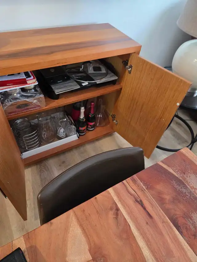 Beautiful Side Board/Hallway Cabinet - Photo 6