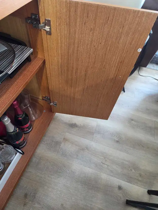 Beautiful Side Board/Hallway Cabinet - Photo 7