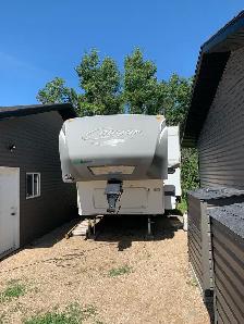2011 Cougar fifth wheel