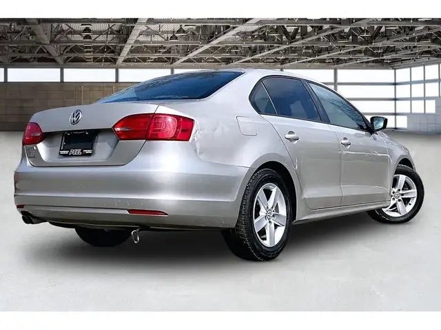 2012 Volkswagen Jetta Sedan Trendline 5Spd Manual | AS IS | FWD - Photo 2