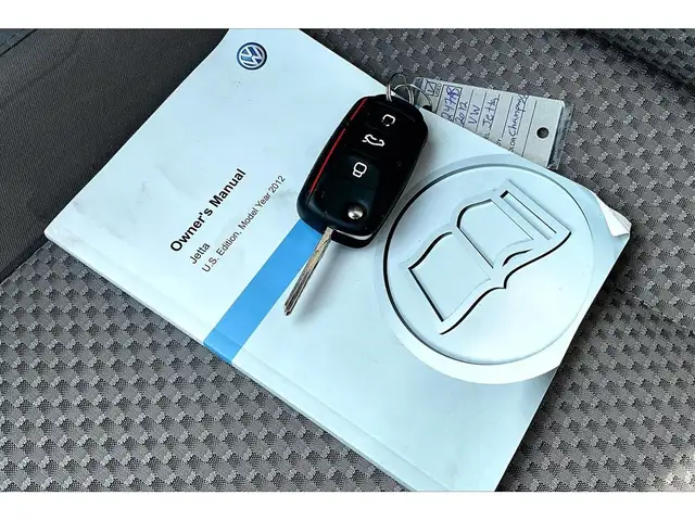 2012 Volkswagen Jetta Sedan Trendline 5Spd Manual | AS IS | FWD - Photo 10