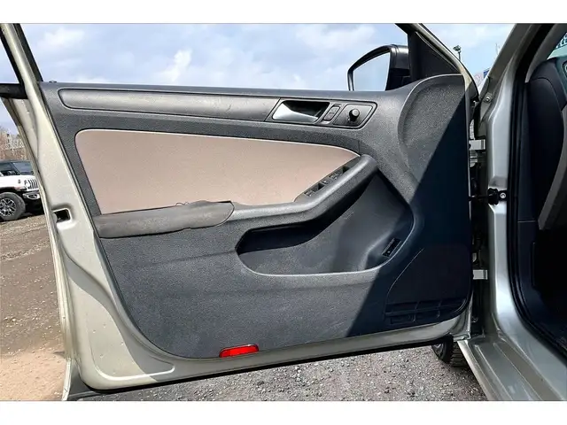 2012 Volkswagen Jetta Sedan Trendline 5Spd Manual | AS IS | FWD - Photo 18