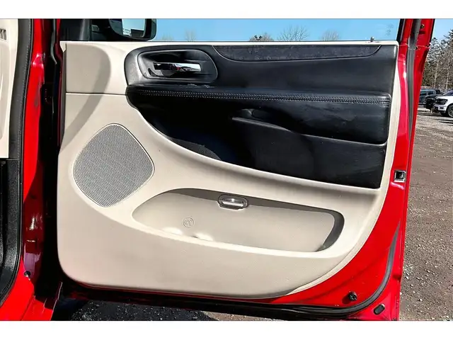 2015 Dodge Grand Caravan SXT | Stow n Go | AS IS | FWD - Photo 19