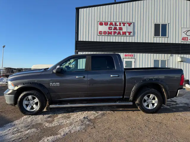 2017 Ram 1500 SLT - VERY CLEAN - GOOD SERVICE HISTORY - Photo 2