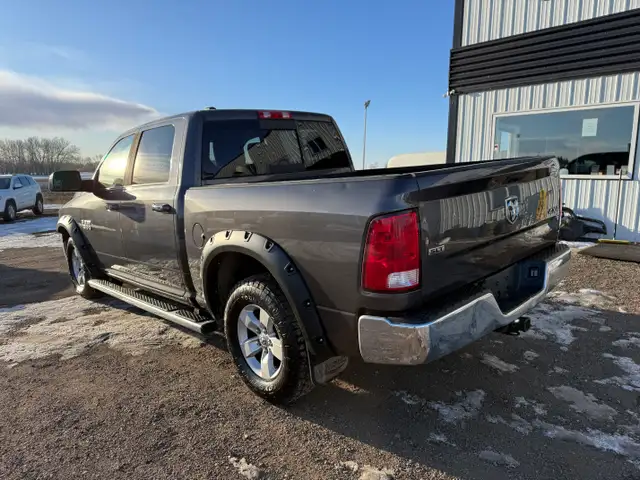 2017 Ram 1500 SLT - VERY CLEAN - GOOD SERVICE HISTORY - Photo 3