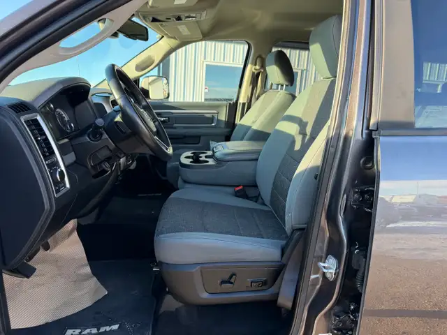 2017 Ram 1500 SLT - VERY CLEAN - GOOD SERVICE HISTORY - Photo 7