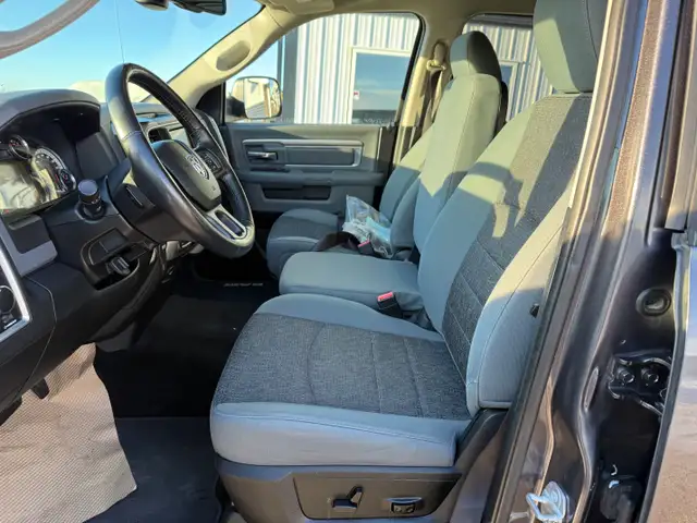 2017 Ram 1500 SLT - VERY CLEAN - GOOD SERVICE HISTORY - Photo 8