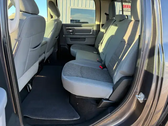 2017 Ram 1500 SLT - VERY CLEAN - GOOD SERVICE HISTORY - Photo 9