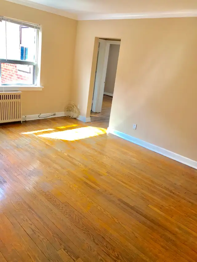 Newly Updated Large 2 Bedroom Apartment for Rent - Toronto - Photo 2