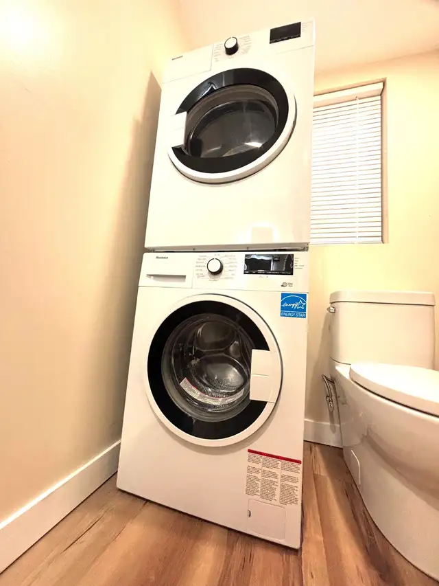 Newly Renovated, Spacious 2-Bedroom Apartment - Photo 7