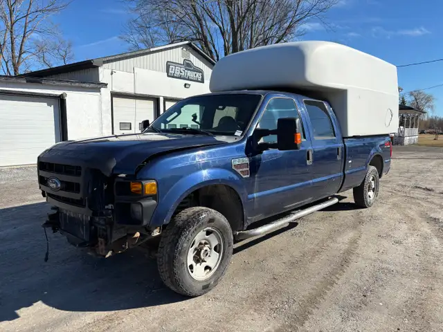 2008 Ford Super Duty F-250 with Maranda Cap