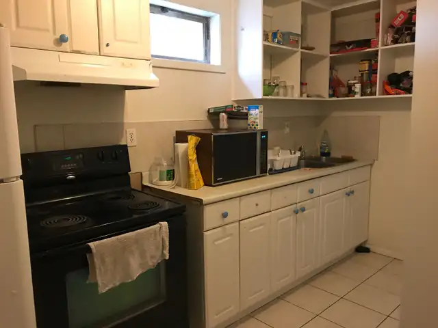 Available now university close downtown Mall c-train one bedroom - Photo 3