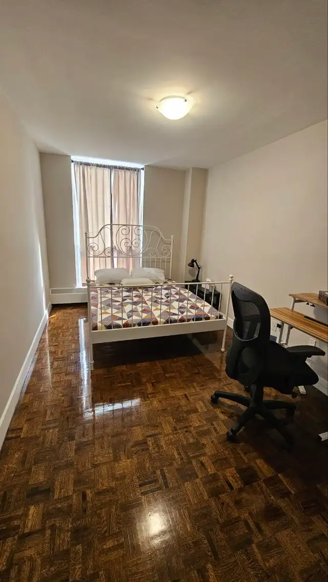 Private Furnished Room for Rent – Bayview & Finch – $870 – April - Photo 3