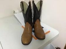Mens Cowboy Boots..size 9, Brown, all leather by Hondo.