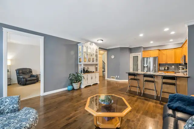 Spacious 4 Bed Townhome w/ Walkout Basement – King’s Gate - Photo 3