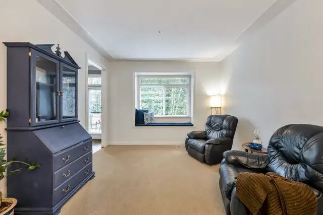 Spacious 4 Bed Townhome w/ Walkout Basement – King’s Gate - Photo 6