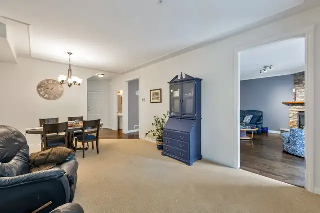 Spacious 4 Bed Townhome w/ Walkout Basement – King’s Gate - Photo 7