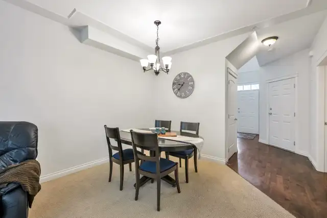 Spacious 4 Bed Townhome w/ Walkout Basement – King’s Gate - Photo 8