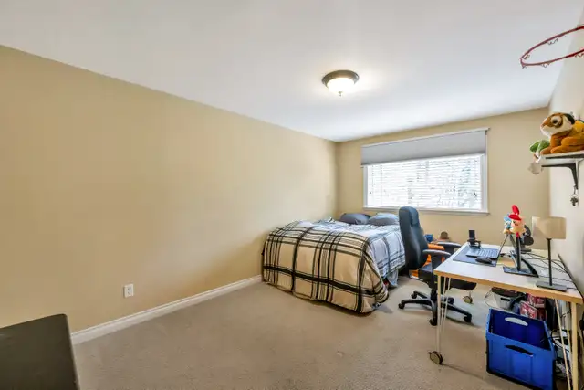 Spacious 4 Bed Townhome w/ Walkout Basement – King’s Gate - Photo 16