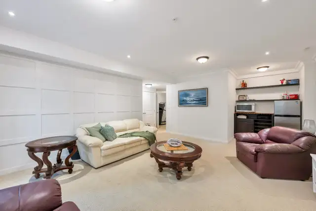 Spacious 4 Bed Townhome w/ Walkout Basement – King’s Gate - Photo 18