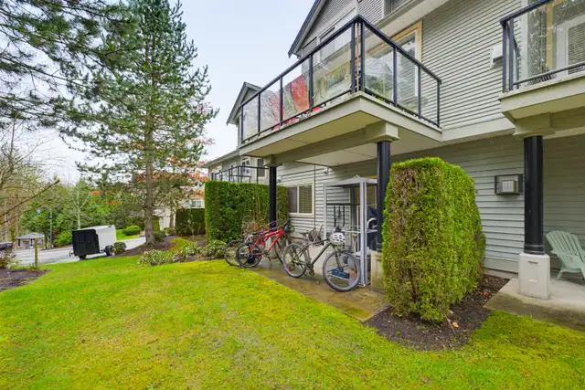 Spacious 4 Bed Townhome w/ Walkout Basement – King’s Gate - Photo 24