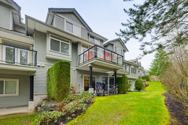 Spacious 4 Bed Townhome w/ Walkout Basement – King’s Gate - Photo 25