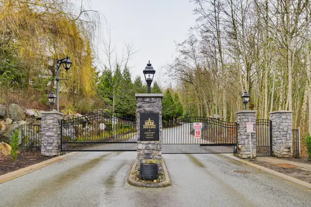 Spacious 4 Bed Townhome w/ Walkout Basement – King’s Gate - Photo 26