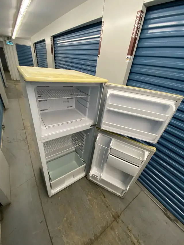 24 INCH WHITE REFRIGERATOR - Photo 5