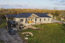 Bright Private 2-Bedroom Apartment-Separate Entrance-near Picton