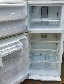 Whirlpool mid size fridge - Very Good Condition, cold - Photo 4