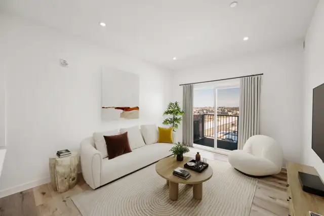 Stunning 3 Bedroom Apartment! Fitness Centre Included - Photo 2